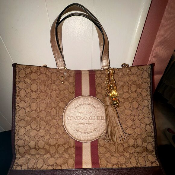 Coach Dempsey Tote 40 in Signature Jacquard with Stripe and Coach Patch - Picture 1 of 7